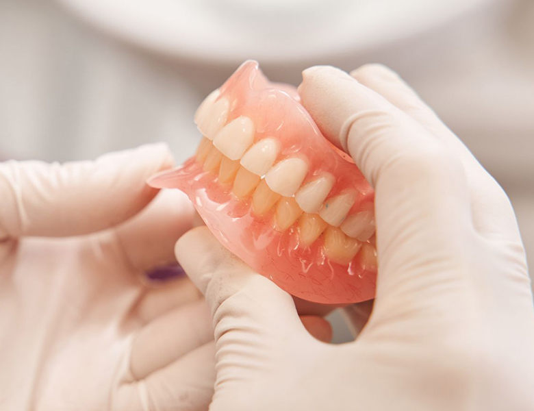 柏市・我孫子市の訪問歯科、すえいし歯科矯正歯科 歯科訪問部の入れ歯の作製・調整・修理