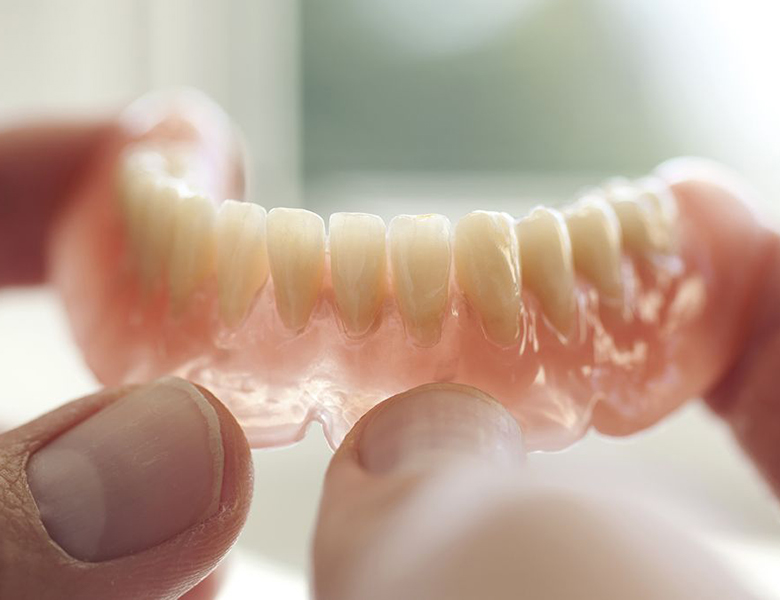 柏市・我孫子市の訪問歯科、すえいし歯科矯正歯科 歯科訪問部の入れ歯の作製・調整・修理